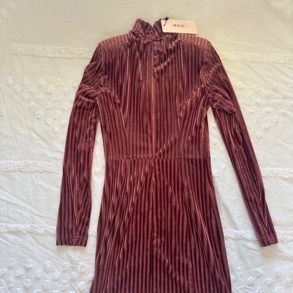 House of CB Rose Gold Velvet Mock Neck Mini Dress 🌹✨ - Picture 6 of 8